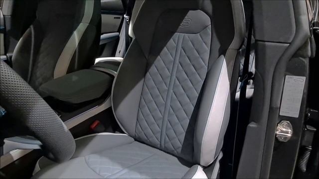 2024 NEW FACELIFT Audi SQ8 507hp | OLED Lightshow| Audi Exclusive Interior Blue Stiching