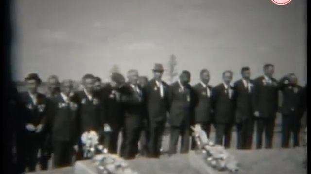 Демонстрация парада Победы в с. Борогонцы, 1975 год смотреть онлайн