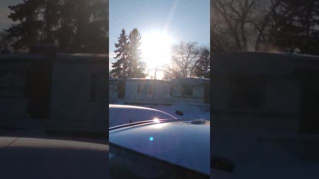 Check out the way the sun grows and shrinks and blinks смотреть онлайн