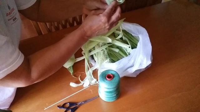 ЦВЕТОК ИЗ КУКУРУЗЫ. РУКОДЕЛЬНИЦА. смотреть онлайн