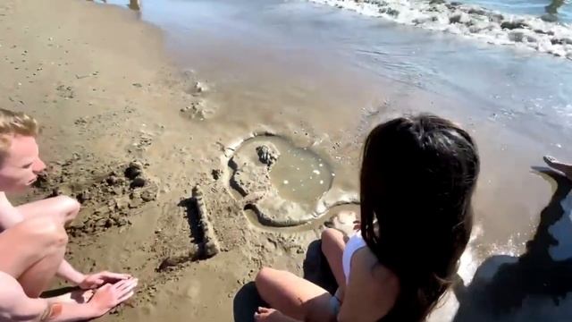 Правильный оператор???| Карина keyeren купается на пляже смотреть онлайн