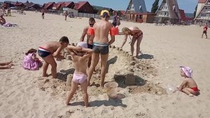 море. пляж . нудисти))