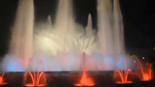 Поющий фонтан в Барселоне (без музыки) смотреть онлайн