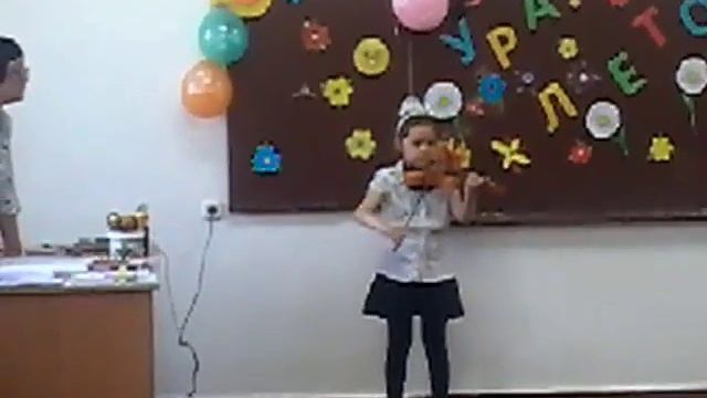 Смотрите моя сестренка играет на скрипке))) смотреть онлайн