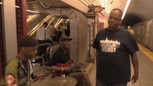 Mike Yung singing "Easy" with Majestic K funk Band смотреть онлайн