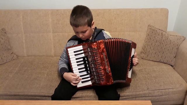 Ивайло Кирилов - Чие е това момиче смотреть онлайн