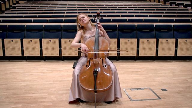 J.S.Bach: Bourree, Cello suite No.3- Irena Josifoska смотреть онлайн