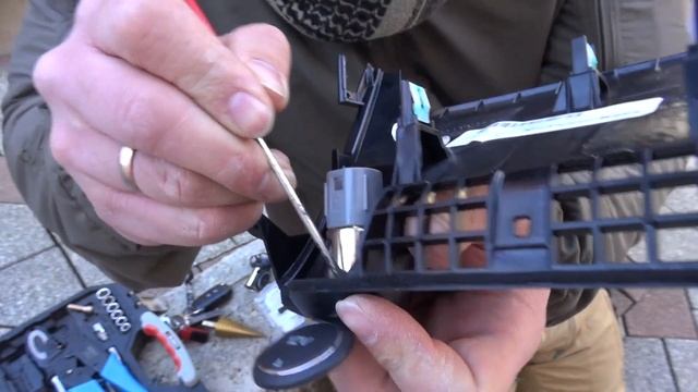 12V Dosen gegen USB tauschen | leicht erklärt | DIY | Molly Adventure Umbau | Ford Ranger смотреть онлайн