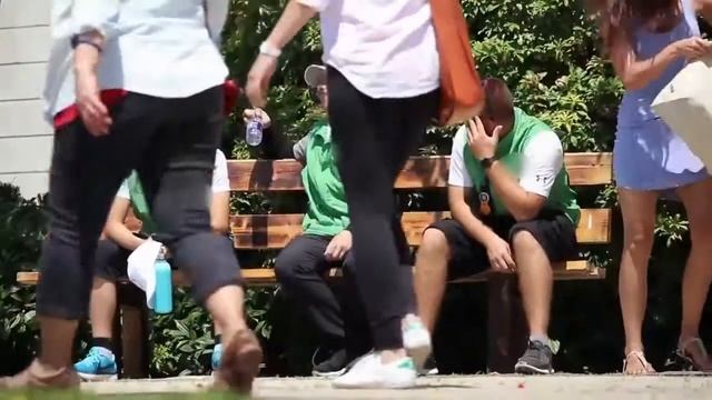Девка с яйцами смотреть онлайн