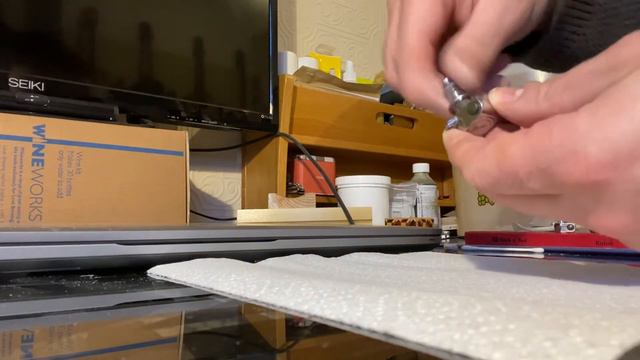 Clean, restore Fender machine heads from acoustic смотреть онлайн