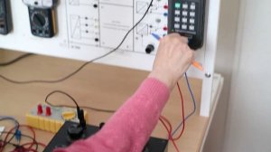 12 Прямые измерения параметров электрических цепей переменного тока прибором E7 22