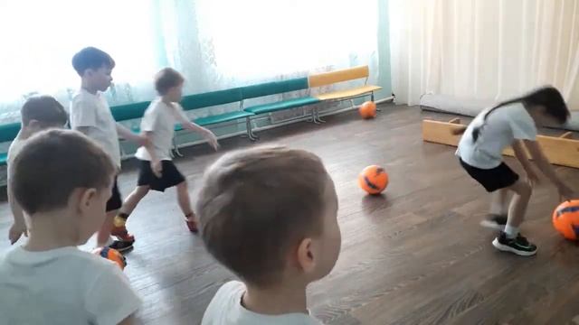 Фрагмент футбольного занятия. Средняя группа смотреть онлайн