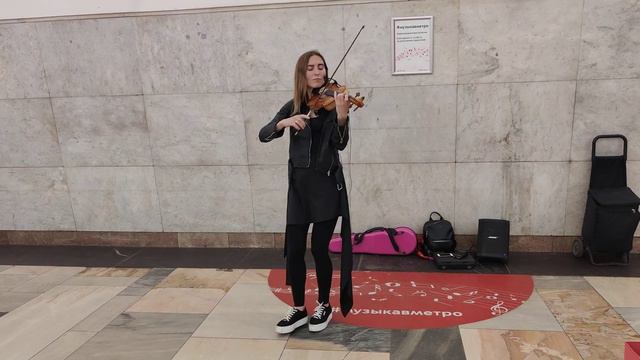 Camila Cabello - Havana - Диана Анкудинова - мелодию из песни сыграла в #metro Москвы PolinaViolin