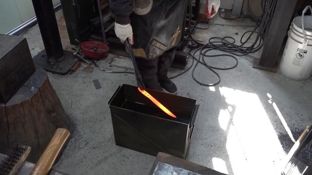 Awesome! Process Of Making a Damascus Knife With Beautiful Patterns. смотреть онлайн