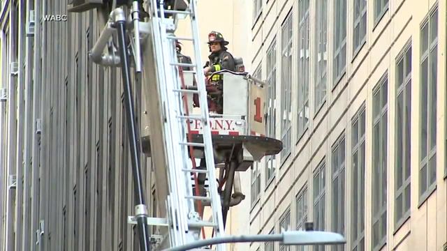 Collapsed NYC parking garage has long history of violations смотреть онлайн