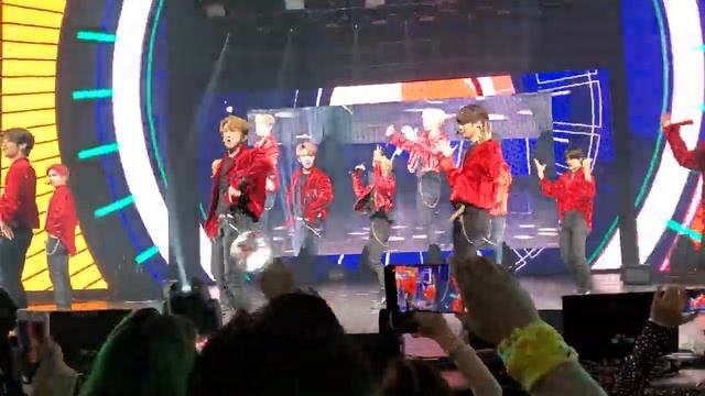 [STRAY KIDS UNLOCK IN DALLAS] STRAY KIDS - ROAD NOT TAKEN + MY PACE смотреть онлайн
