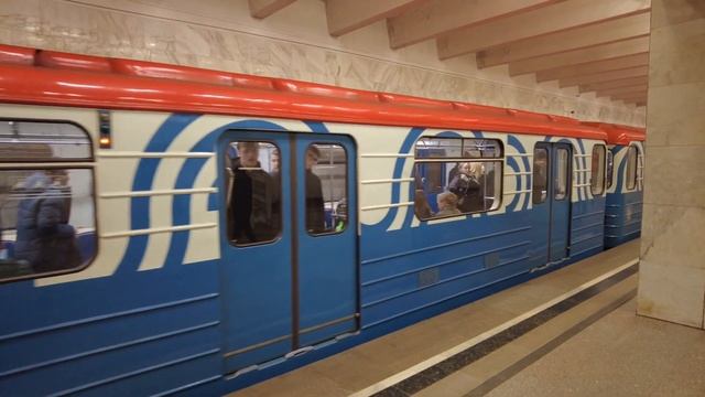 Замоскворе́цкая линия Московского метрополитена | The Zamoskvoretskaya line of the Moscow Metro смотреть онлайн