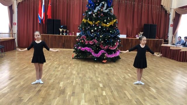 Первое Пор де бра. Кочулины Лиза и Кристина смотреть онлайн