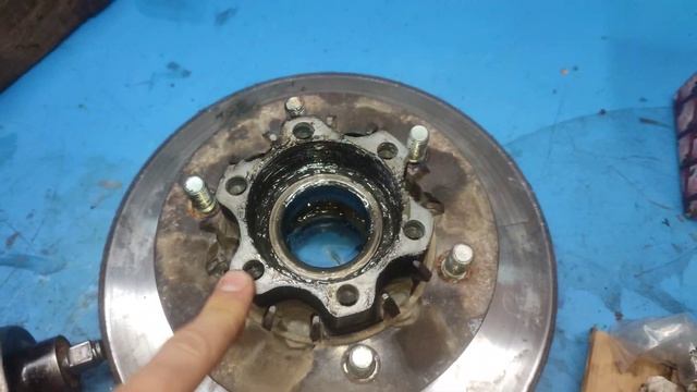 Cambio de rodamientos delanteros mitsubishi montero.Parte1. смотреть онлайн