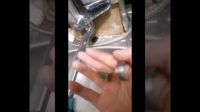 Замена гусака на смесителе. смотреть онлайн