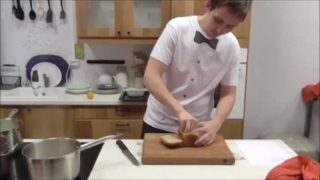 Крем-суп из зеленого горошка в хлебе с лимонным соком и курицей смотреть онлайн