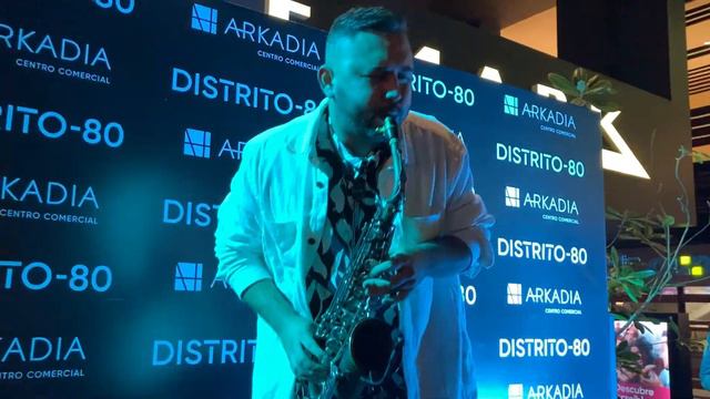 Havana on Saxophone at Centro Comercial Arkadia, Medellin, Colombia, July 2022 смотреть онлайн