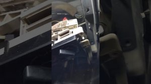 Ремонт тросика, регулировки направления потока воздуха.