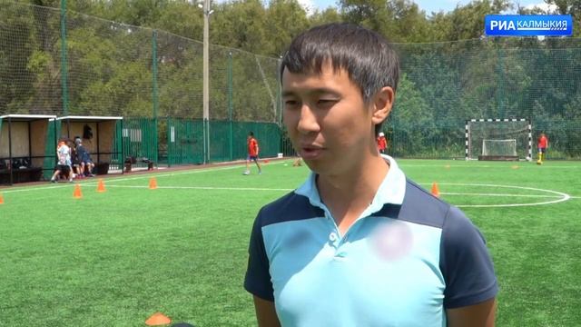 В рамках проекта «Бумба - футбольная страна» в Элисте стартовал летний спортивный лагерь смотреть онлайн