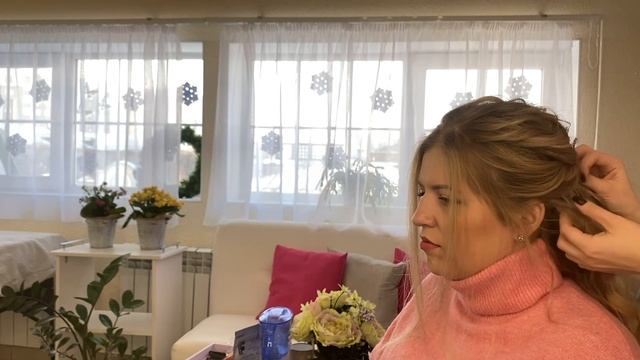 Небрежный пучок. Низкий пучок. Текстурный пучок. Стайлинг и инструменты.