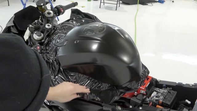 DETAILED Motorcycle Gas Tank Wrap In ONE Piece! смотреть онлайн