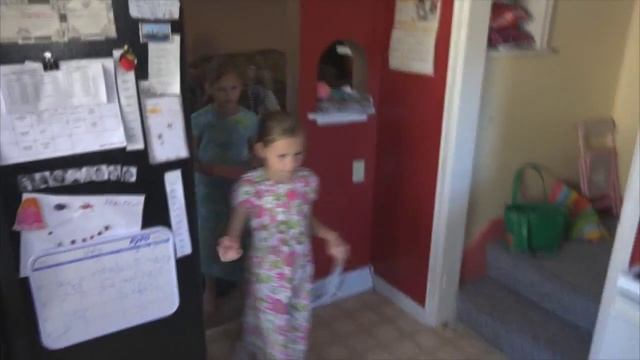 Видео для детей "Убрать со стола после еды" семья Савченко смотреть онлайн