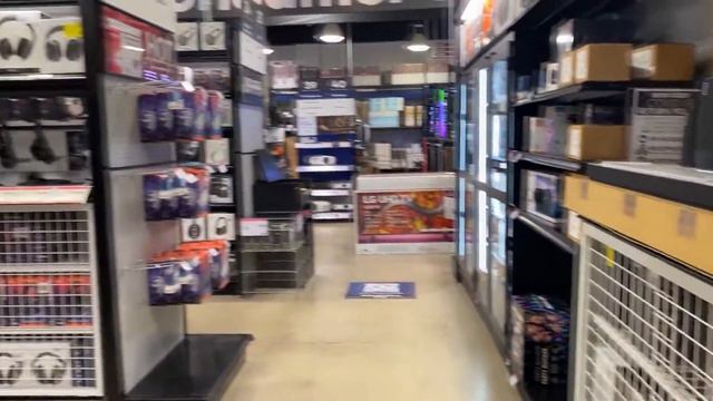 Micro Center Tustin CA Store Walkthrough Christmas 2021 смотреть онлайн