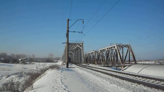 ЭД9М-0052 на мосту через р. Быстрица смотреть онлайн