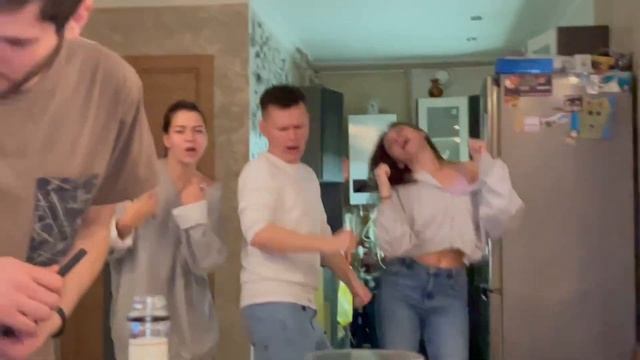 ПРО НОВЫЙ ЭТАП В ЖИЗНИ | ПРИЕХАЛИ В МАГАЗИН | КРУТИМ РОЛЛЫ | РАСПАКОВКА ВБ и ЗОЛОТОГО ЯБЛОКА | ТУСН смотреть онлайн