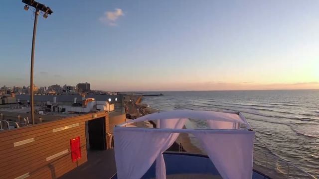 Upper Case Text Fly-Through Effect смотреть онлайн