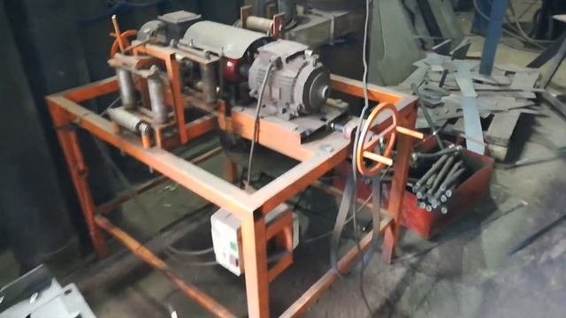 Станок для зачистки профильных труб от ржавчины. смотреть онлайн
