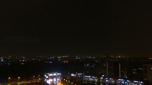 Сверхмощные молнии озарили ночью город Санкт-Петербург 17.08.2023