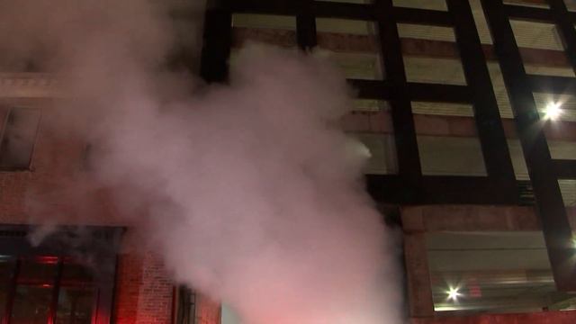 Columbus firefighter injured while battling fire in Short North смотреть онлайн