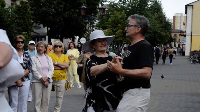 Tango habanera (танго хабанера) на улицах Бреста смотреть онлайн