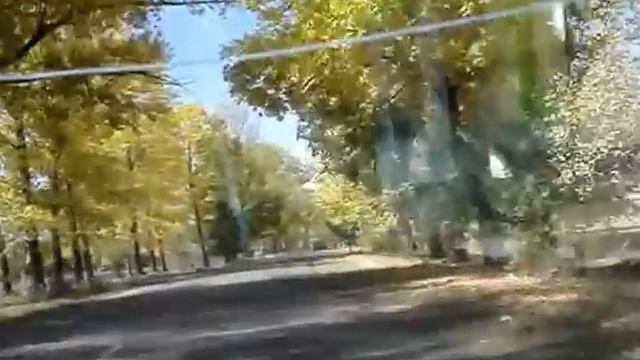 2. Въезд в Степанаван. Проезд сквозь тоннель из деревьев. смотреть онлайн