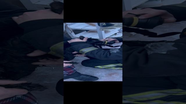 Сотрудники МЧС на пожаре спасли кота смотреть онлайн