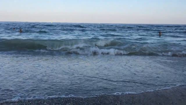 Одесса, 25.08.2018, море тёплое, большие волны! смотреть онлайн
