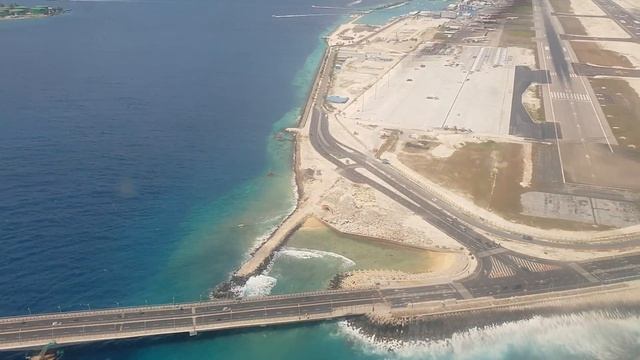 Seaplane landing at Velana International Airport, Malé. Maldives смотреть онлайн
