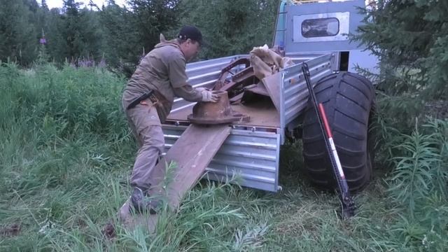 НАШЁЛ! СТАРИННУЮ ПИЛОРАМУ! РЕЛЬСЫ, ДИСКИ, РЕДУКТОРА, ВСЁ НА МЕСТЕ! ПЛУГ И ТОННЫ МЕТАЛЛА. смотреть онлайн