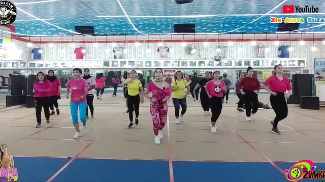 LIVIN' LAVIDA LOCA versi Salsa by Ricky Martin Zumba with Zin Anita Suzana смотреть онлайн