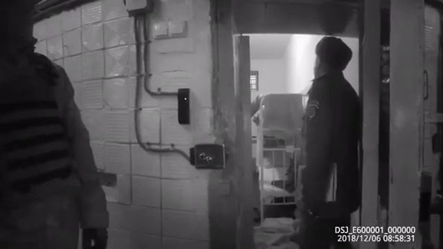 Командир «Торнадо» нанес себе по голове удары сапогом в тюремной камере! смотреть онлайн