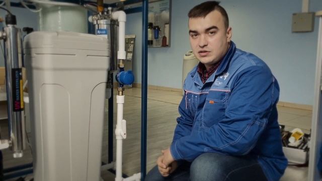 Вода из скважины или колодца пахнет - что делать!? смотреть онлайн