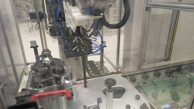 CAR FACTORY : SEAT starts production of a new gearbox [MQ281] смотреть онлайн