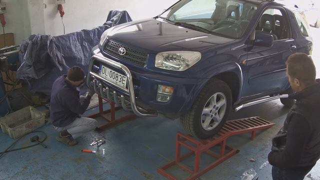 TOYOTA RAV4 II BULL BAR FITTING - SOLARIS / AUTOSOLARIS.SE / Bullbarzone.com/ GFTuning.pl смотреть онлайн