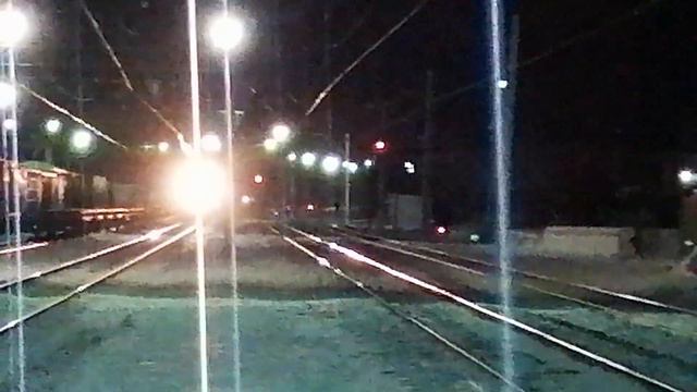 Электропоезд ЭД4М-0210 прибывает на ст. Полетаево-1 смотреть онлайн